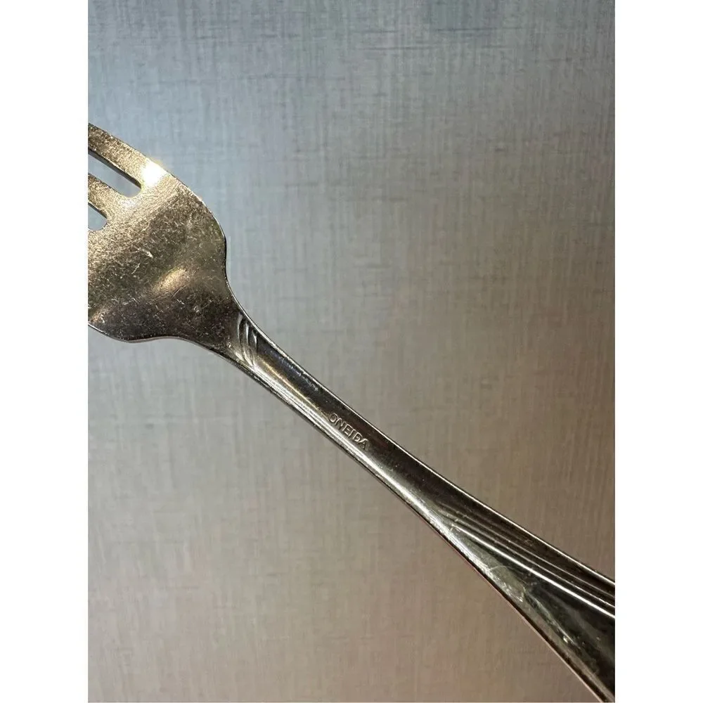Oneida Stainless Dinner Forks Scroll Pattern Lot Set 8